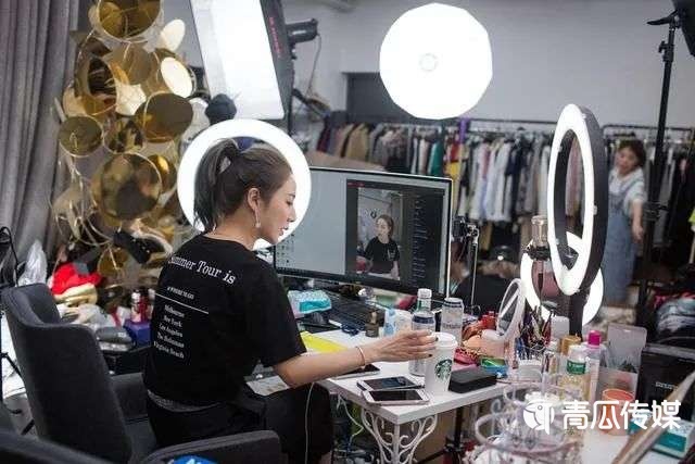 李佳琦薇婭：想敲鐘不易