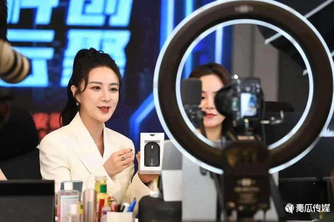 李佳琦薇婭：想敲鐘不易