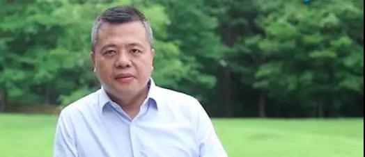 曾在31歲成為中國(guó)首富，做過比王者榮耀更火的游戲，前幾年，他被迫退隱江湖