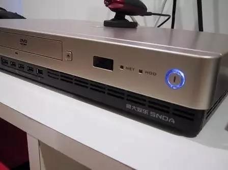 曾在31歲成為中國(guó)首富，做過比王者榮耀更火的游戲，前幾年，他被迫退隱江湖