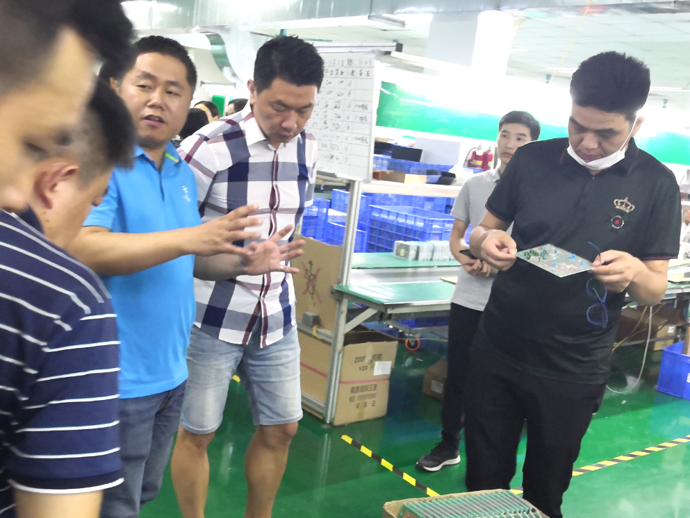 企業(yè)走訪學(xué)先輩,易企服務(wù)促發(fā)展